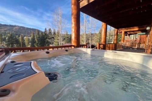 Hot Tub-Fire pit under the stars at Panguitch Lake