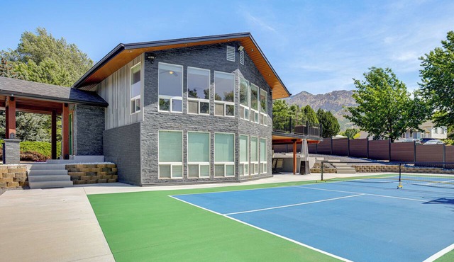 Hot Tub, Game Room, Putting Green! Ogden Oasis