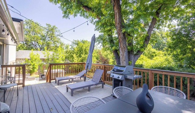 Hot Tub House with BBQ Deck and Workspace