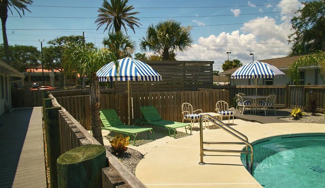 Hotel Palms in Atlantic Beach