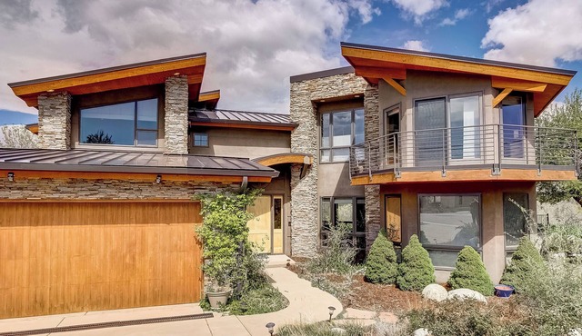 HOUSE LOCATED A QUICK WALK TO PEARL ST, SUNDANCE FILM FESTIVAL RENTAL ONLY