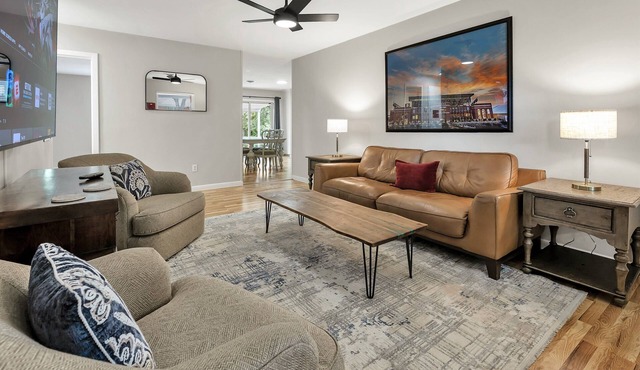 Howdy: King Beds/2 Miles to Campus (4BR/2Ba) in Bryan