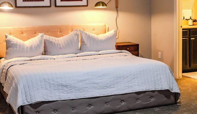 Immaculate and cozy townhome 8 mins. away from CSU