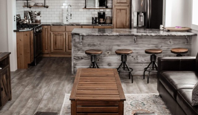 Industrial Luxury apartment - Newly remodeled and Sparkling clean!
