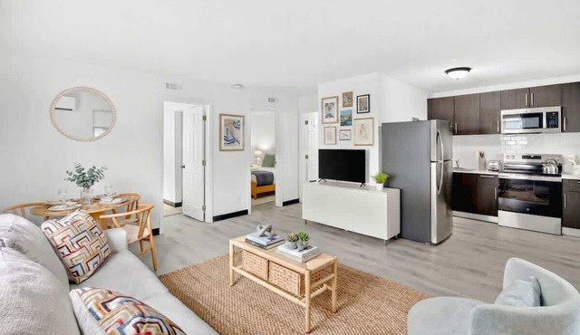 Inviting 2BR Near Beach, Airport & Las Olas