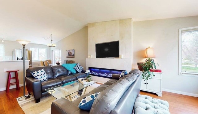 Inviting home with private hot tub, amazing deck & prime location