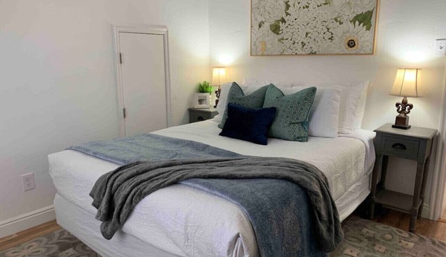 Jailer`s Cottage | 130-Year-Old Gem | Sleeps 12