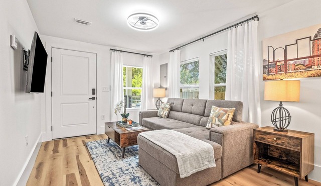 Java the Hut: Cozy Retreat in Downtown Pensacola in Pensacola