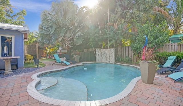 Kiki 3 - Men's Clothing optional Guest House