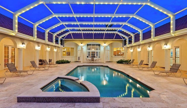 Knickerbocker 9 Suites |Pool, Hot Tub & Ping Pong in Naples