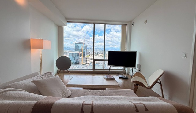Koreatown Skyline Suites - Modern 1bd1bth City Sky Views in Vernon