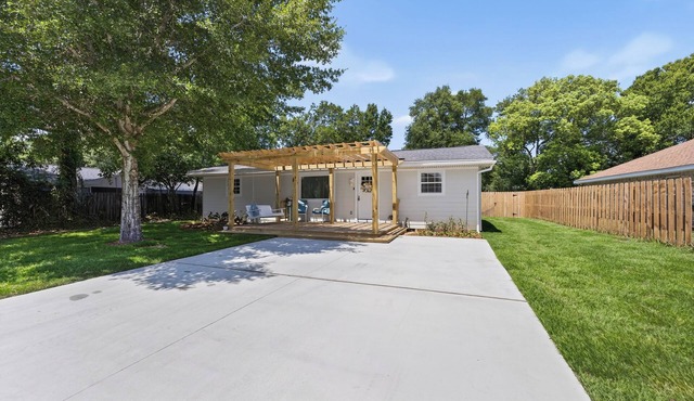 Ksweetly's 4-bdrm, 2 bath home, sand Volleyball court; Fort Walton Beach