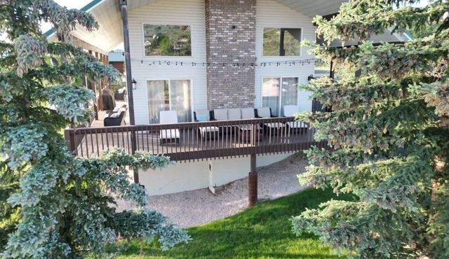 Lake View Home with Ideal Beach Resort access