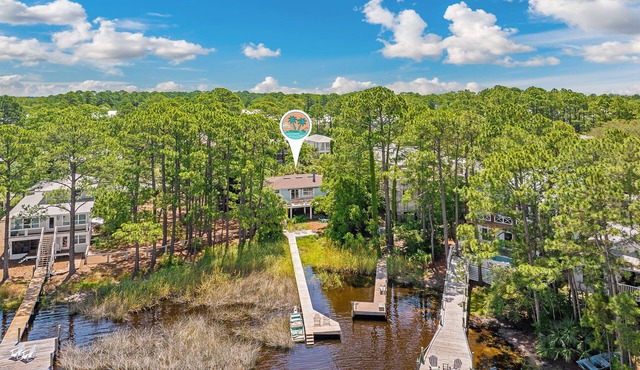 Lakefront cozy 2-bedroom cottage on Eastern Lake of 30A.