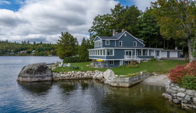 Lakefront for 15, private beach and dock in Dedham