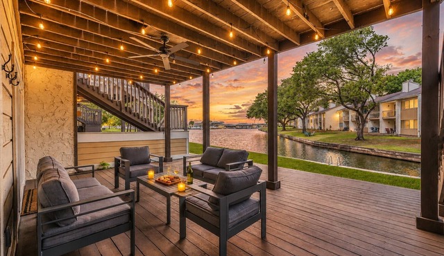 Lakefront Getaway ☀️ Quiet Canal - Park Your Boat 🚤 4 Bed Townhouse by EverSan Cooper Getaways in Montgomery