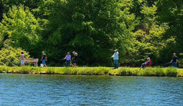 Lakefront Retreat Home- Swimming-Fishing-Boating in Bethlehem