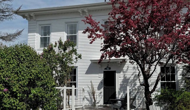 Lakeside Lodging, Elevated - Walk to Village shops in Belgrade