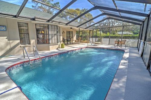Lanai w/Heated Pool: Pristine Spring Hill House in Spring Hill