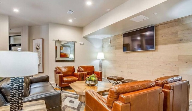 Landing at Crowne at Briargate - 1 Bedroom in Briargate
