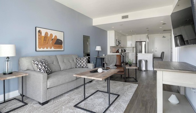 Landing | Chic 1BD, Pool in Naples