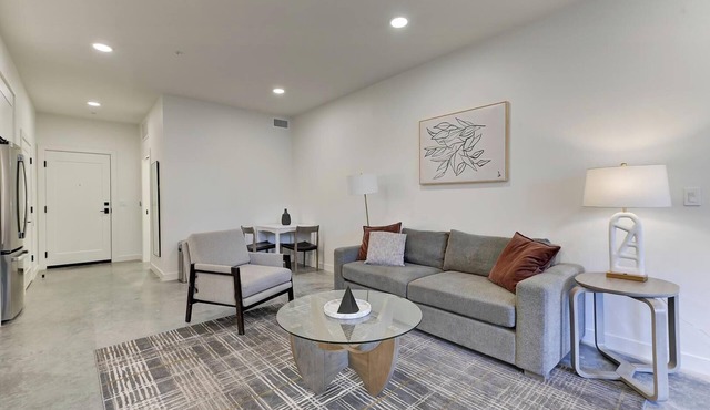Landing | Incredible Studio, Rooftop Lounge, Gym