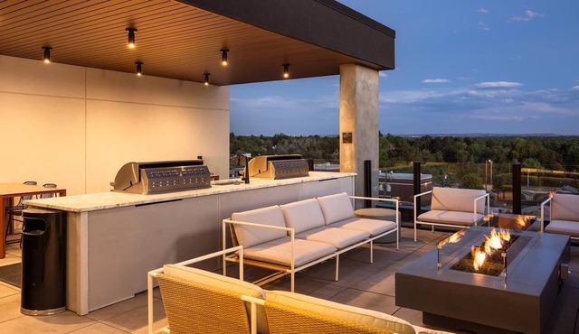 Landing | Incredible 2BD, Gym, Rooftop Lounge