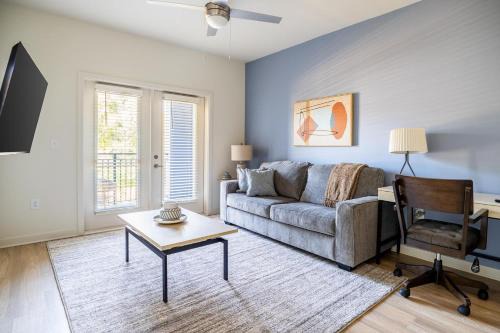 Landing Stunning 1BD Gym Pool