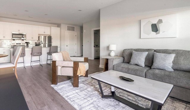 Landing | Stunning 2BD, Pool in Tice