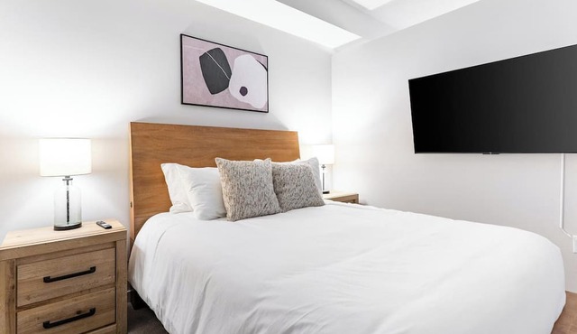 Landing | Stunning 1BD, Gym, Courtyard
