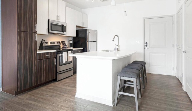 Landing | Stylish 2BD, Clubhouse, Gym in Lockhart