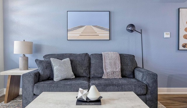 Landing | Stylish 2BD, Gym, Clubhouse