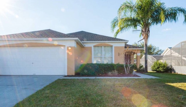 Large 4 bedrooms; Sleeps 8; 2 en-suite master bedrooms, 3 baths, Free Wifi/Cable/Parking in Davenport
