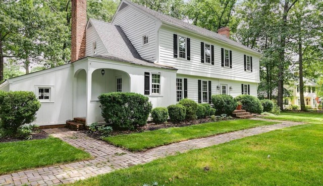 Large Cozy Home Located In the Suburbs of Richmond in Midlothian