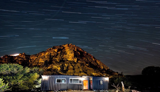 Lavish Shipping Container Experience by Capitol Reef National Park! 2Bed,2Bath