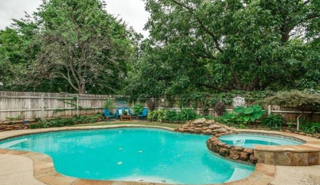 LOCATION! Large Open, Pool/Hot Tub, by Gaylord/Slps 16/Main ST in Grapevine