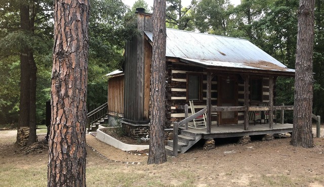 Log Cabin in Woods W/Trail & Scavenger Hunt Wood Fireplace, Lindale Canton Tyler in Lindale