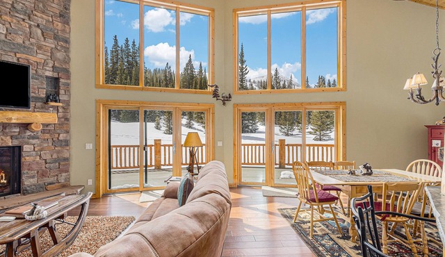 Log Cabin on 10 Acres with Loft and Soaker Tub.