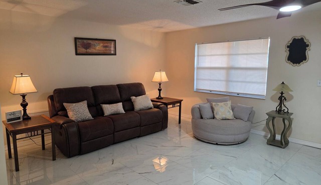Lovely 2-bedroom house with AC in cool Port Richey