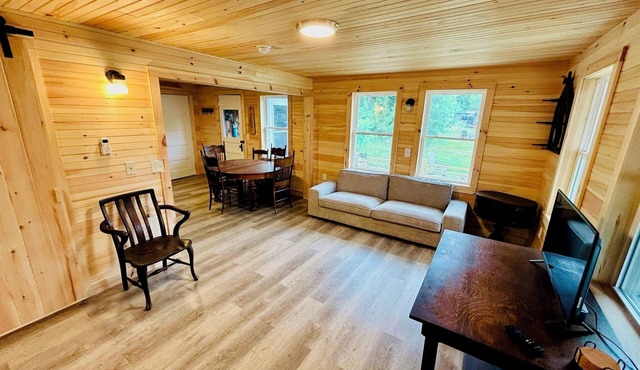 Lovely 3BR Lakefront Cottage @ Jenkins Beach #1 in Dedham