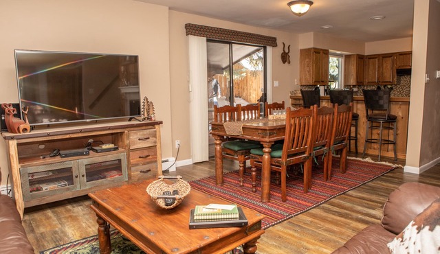Lovely Renovated Townhome, Private Lower Level with Full Kitchen and Patio