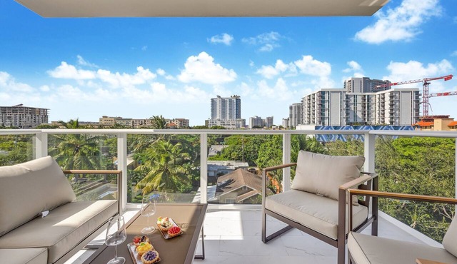 Lux 3BR City-View Retreat in Hollywood, 4th Floor