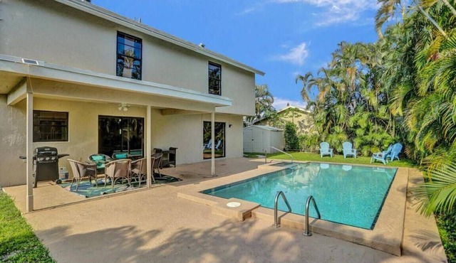 Luxurious 3-Bedroom House w/Priv Pool and Game Room