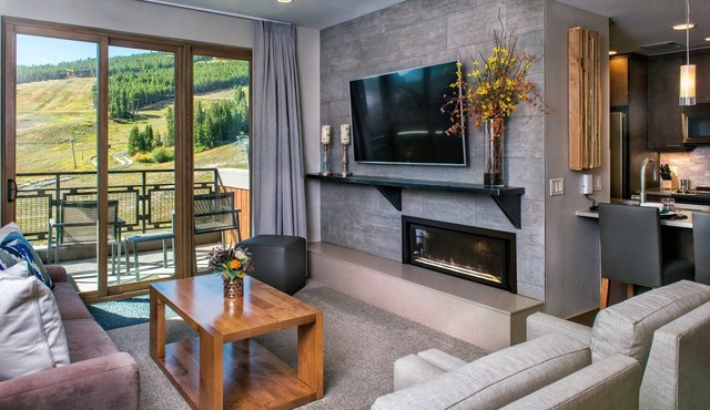 Luxurious Cozy Lodge in BEAUTIFUL Breckenridge with SKI IN/SKI OUT Access!
