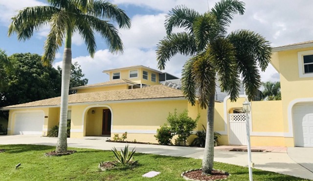 LUXURIOUS FIVE BEDROOM FLORIDA ESCAPE