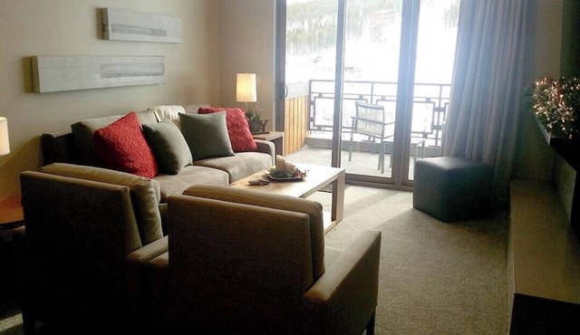 Luxury 1-bedroom slopeside - Grand Colorado Peak 8 w/gym, theater, and hot tubs