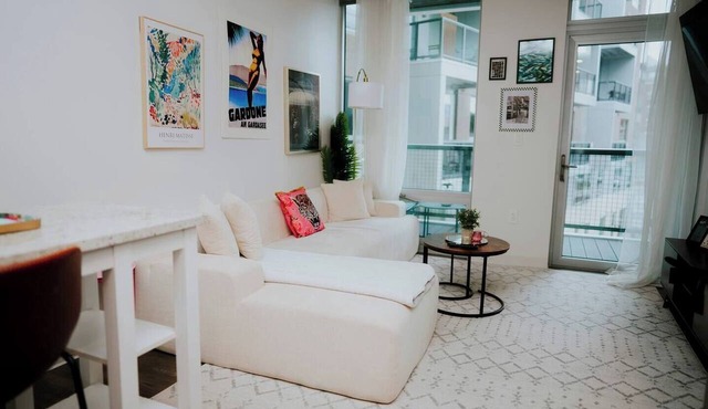 “Luxury 2BR Cambridge | Pool + Parking” in Cambridge