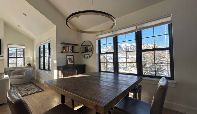 Luxury 3-bedroom townhome in Crested Butte South -Garage WiFi, Fireplace, Views
