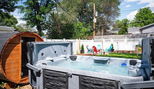 Luxury 4b/3b- Hot tub, Sauna, Personal Gym