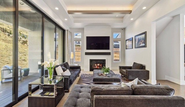 Luxury 7BR Home Near Outlets, Dining & Freeway